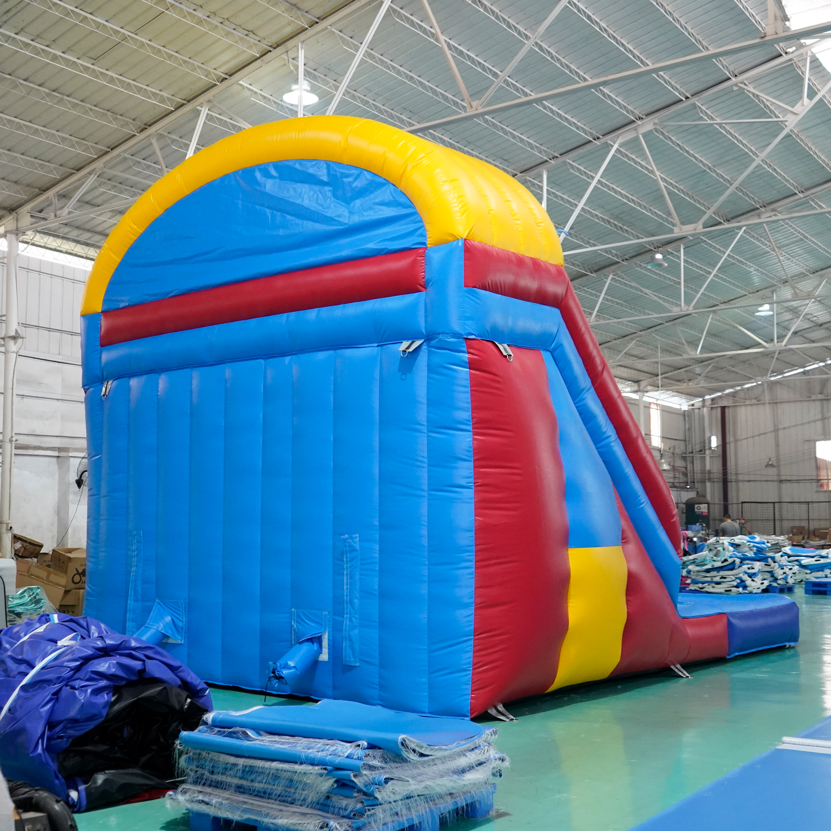 tobogán inflable con piscina