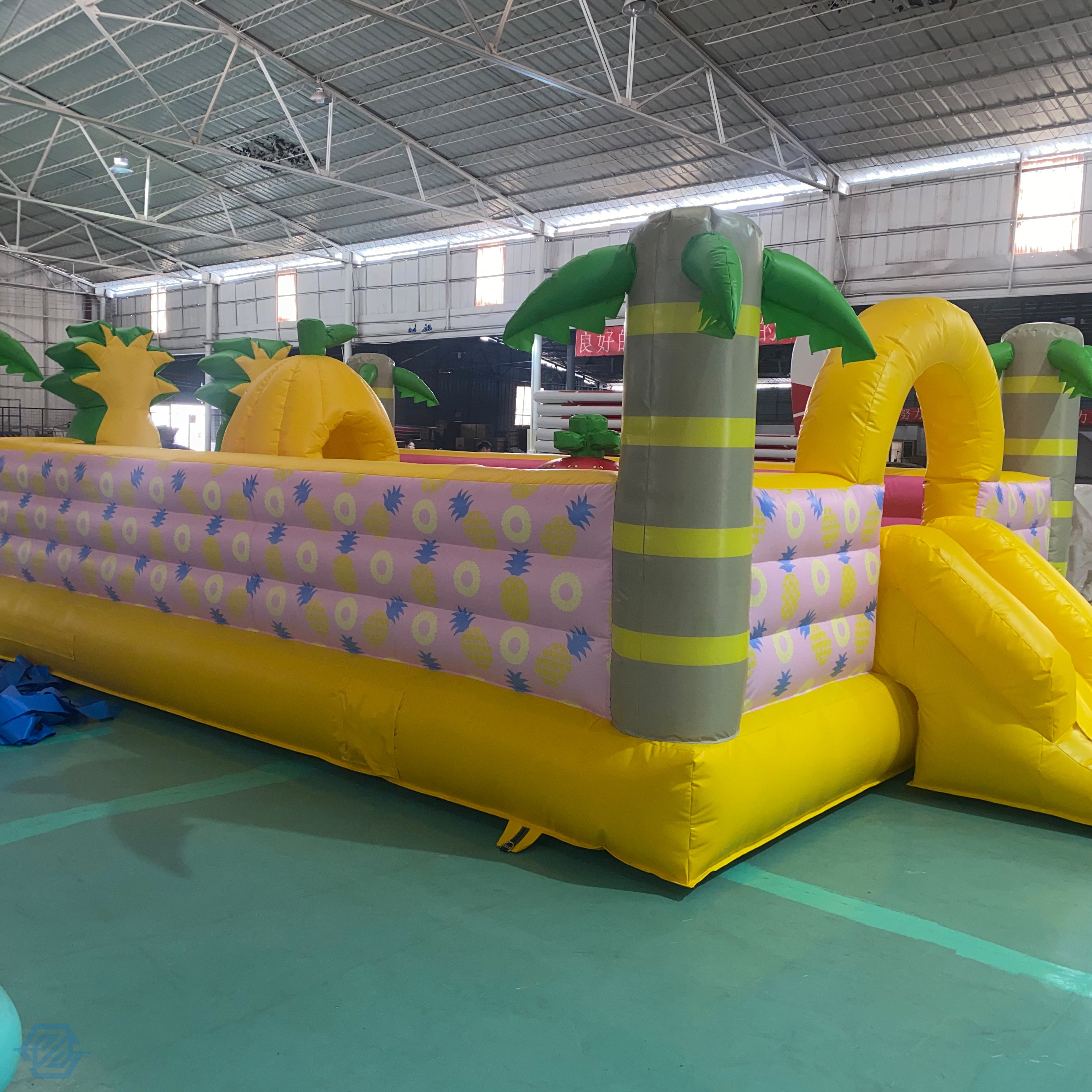 Castillo inflable de la despedida del parque de atracciones del patio del tema de la fruta para los niños