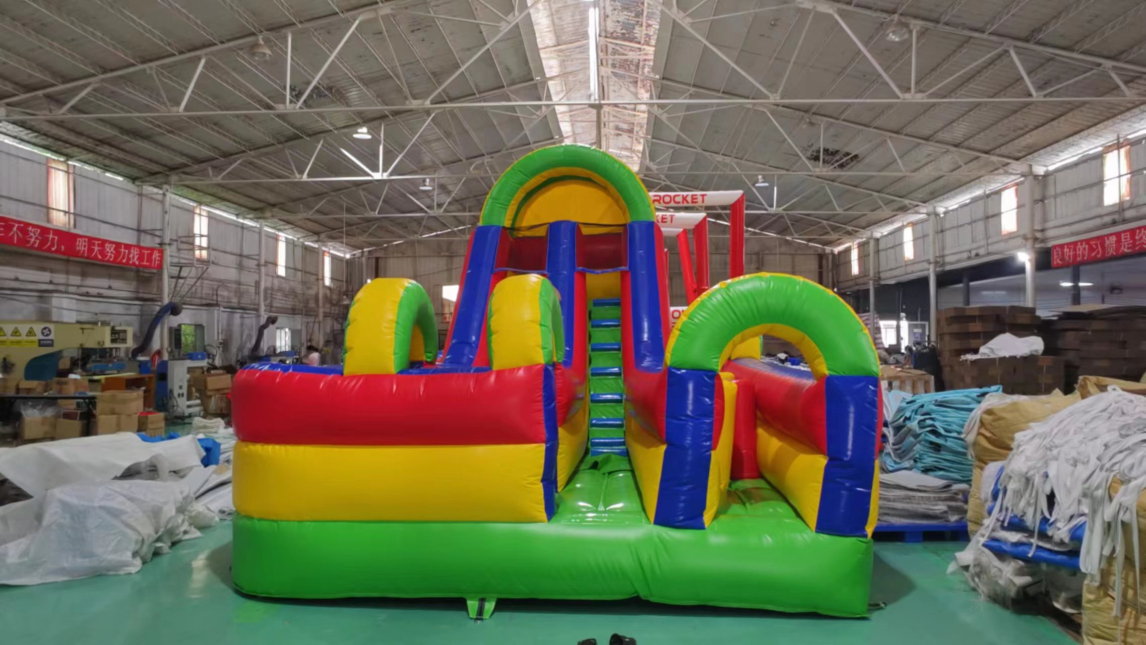 casa inflable de rebote con obstáculos